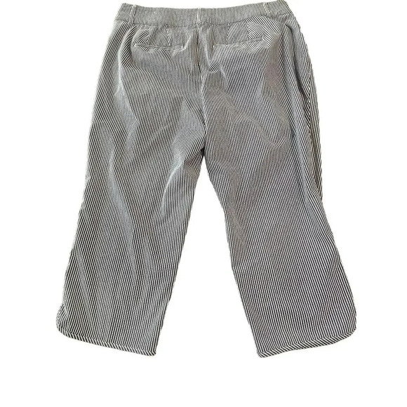 Lane Bryant The Allie SZ 18 Pants Pinstripe Capris Crop Ankle Blue/Gray & White - Picture 2 of 8